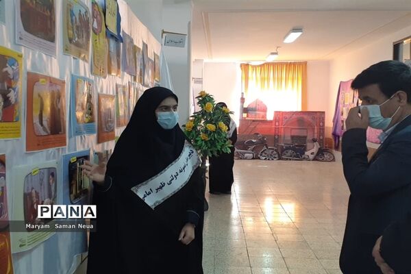 آیین افتتاح نمایشگاه دستاوردهای انقلاب در مدارس آباده