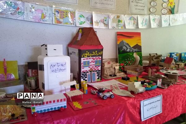 آیین افتتاح نمایشگاه دستاوردهای انقلاب در مدارس آباده