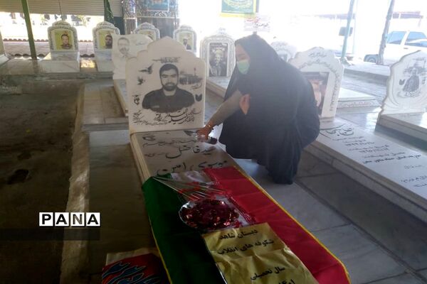 مراسم عطر افشانی و غبار روبی مزار شهدا در اهواز