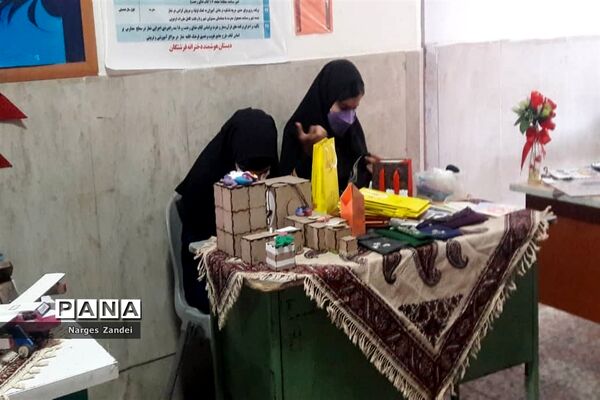 نمایشگاه دست سازه‌های دانش‌آموزی مدارس ملارد