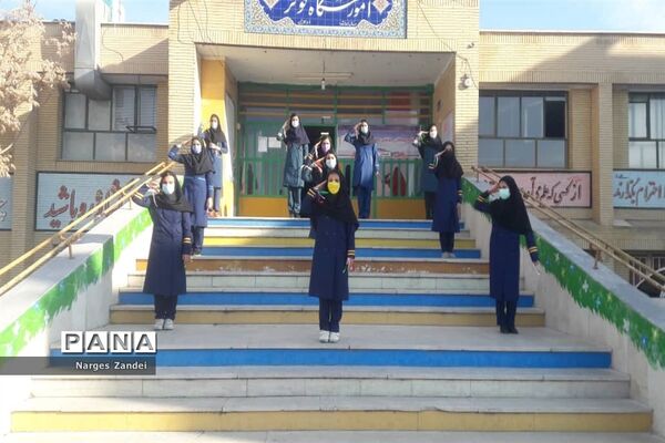 نمایشگاه دست سازه‌های دانش‌آموزی مدارس ملارد