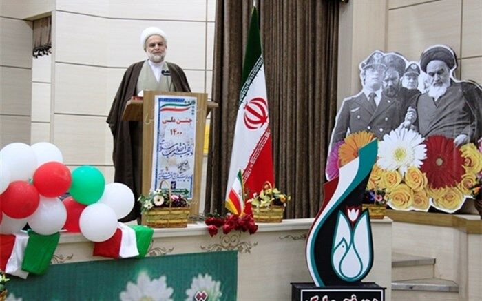 باحضور نماینده ولی فقیه در کردستان: ویژه برنامه گرامیداشت دهه فجر برگزار شد