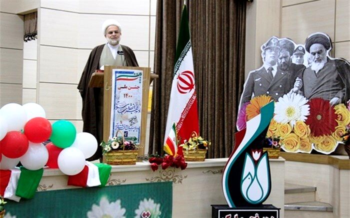 باحضور نماینده ولی فقیه در کردستان: ویژه برنامه گرامیداشت دهه فجر برگزار شد