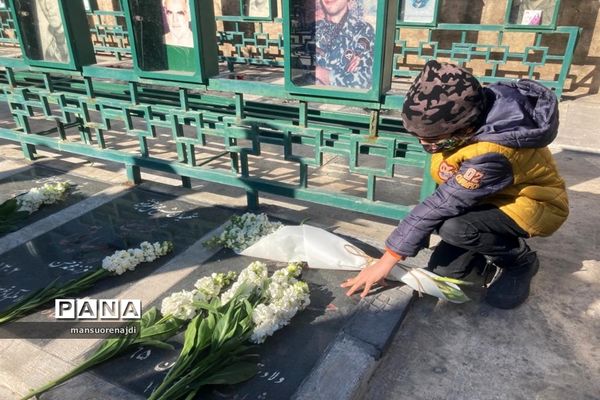 یاوران انقلاب منطقه یک در میهمانی لاله‌ها