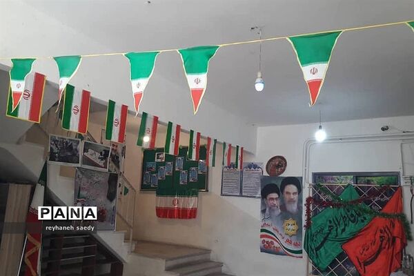 برپایی نمایشگاه انقلاب درمدارس دماوند