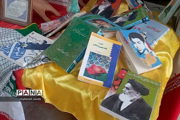 برپایی نمایشگاه انقلاب درمدارس دماوند