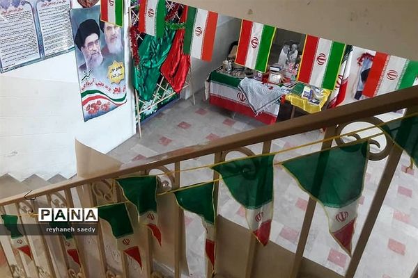 برپایی نمایشگاه انقلاب درمدارس دماوند