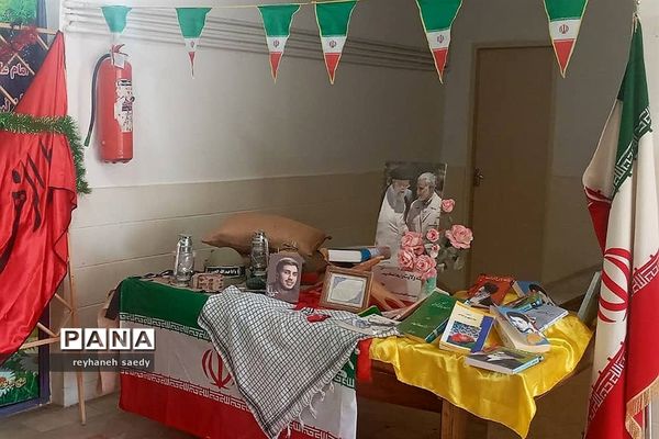 برپایی نمایشگاه انقلاب درمدارس دماوند