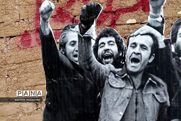 افتتاحیه نمایشگاه مدرسه انقلاب در فشافویه