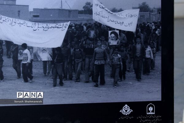 برپایی نمایشگاه عکس انقلابی در اداره‌کل آموزش و پرورش فارس