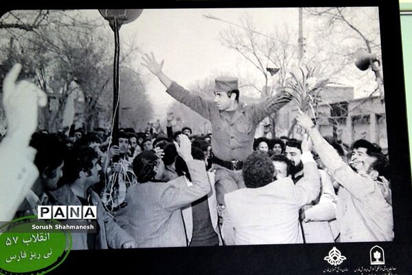 برپایی نمایشگاه عکس انقلابی در اداره‌کل آموزش و پرورش فارس