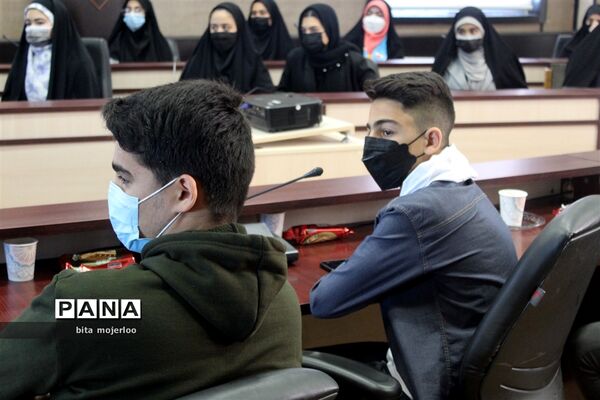 برگزاری نشست کرسی آزاد اندیشی در گلوگاه