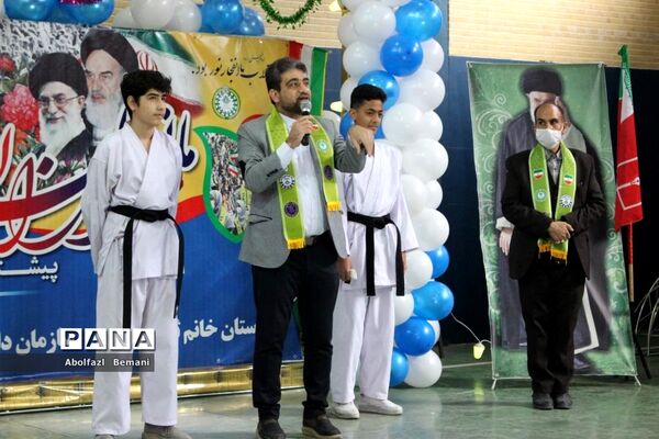 مانور تشکیلاتی یاوران انقلاب در دبیرستان ثقفی قم