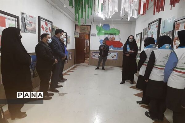 نمایشگاه دستاوردهای انقلاب در دبیرستان شاهد عصمت ناحیه 3 کرج