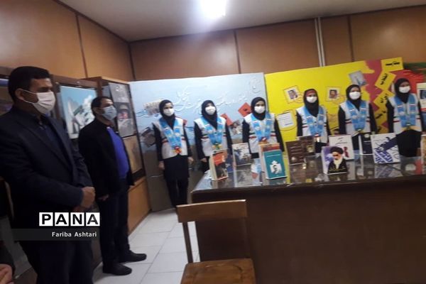 نمایشگاه دستاوردهای انقلاب در دبیرستان شاهد عصمت ناحیه 3 کرج