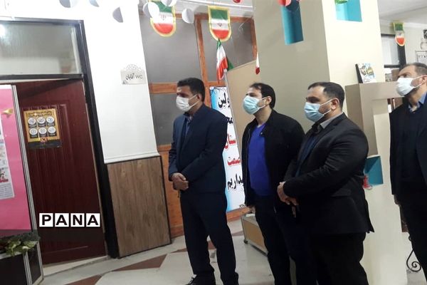 نمایشگاه دستاوردهای انقلاب در دبیرستان شاهد عصمت ناحیه 3 کرج