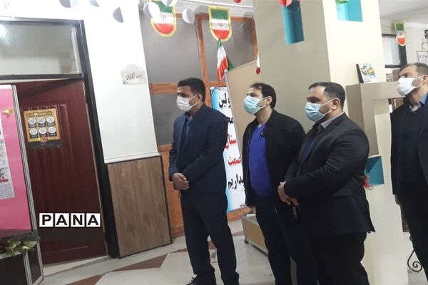 نمایشگاه دستاوردهای انقلاب در دبیرستان شاهد عصمت ناحیه 3 کرج