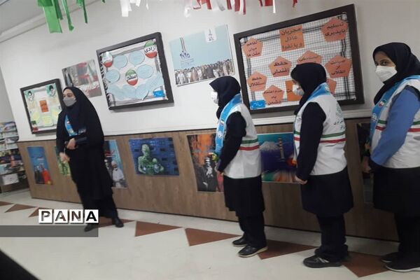 نمایشگاه دستاوردهای انقلاب در دبیرستان شاهد عصمت ناحیه 3 کرج