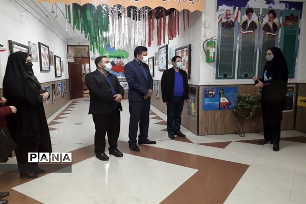 نمایشگاه دستاوردهای انقلاب در دبیرستان شاهد عصمت ناحیه 3 کرج