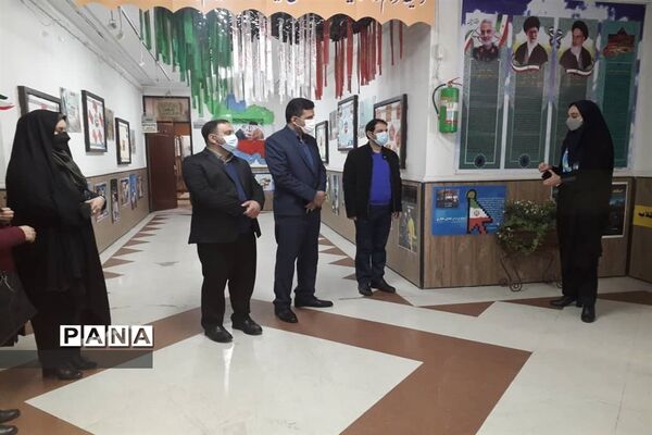 نمایشگاه دستاوردهای انقلاب در دبیرستان شاهد عصمت ناحیه 3 کرج