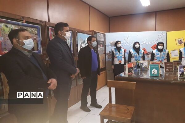 نمایشگاه دستاوردهای انقلاب در دبیرستان شاهد عصمت ناحیه 3 کرج