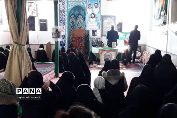 مراسم گرامیداشت دهه فجر در مسجد اتابک شهر آبسرد