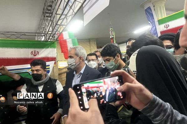 دیدار وزیر آموزش و پرورش از نمایشگاه انقلاب ورامین