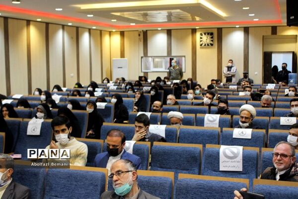 مراسم جشن انقلاب در آموزش و پرورش ناحیه یک قم