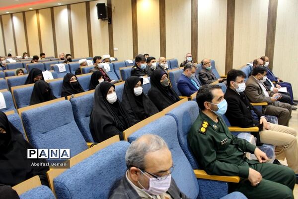 مراسم جشن انقلاب در آموزش و پرورش ناحیه یک قم