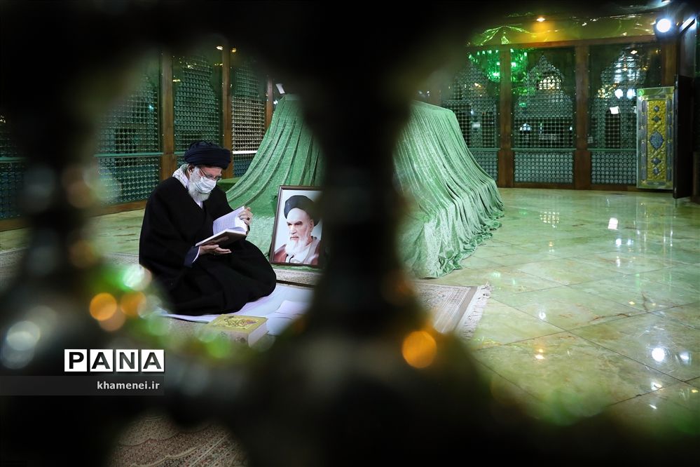 انقلاب عظیم و شگفت‌آور