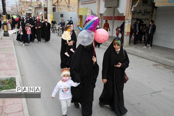 حضور پرشور دانش‌آموزان و فرهنگیان بهبهانی در راهپیمایی یوم الله 22 بهمن ماه