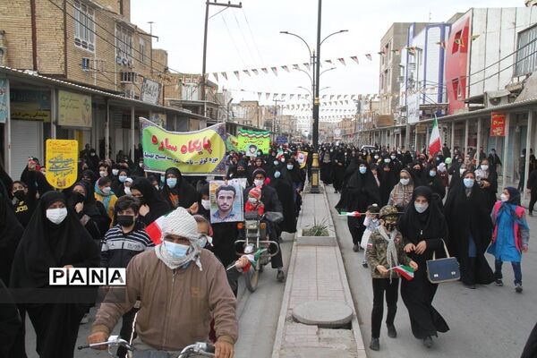حضور پرشور دانش‌آموزان و فرهنگیان بهبهانی در راهپیمایی یوم الله 22 بهمن ماه
