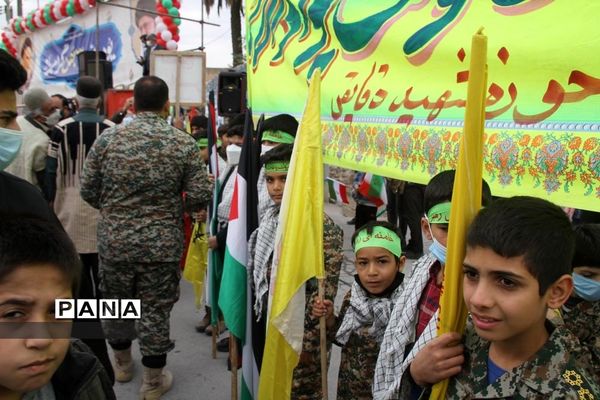 حضور پرشور دانش‌آموزان و فرهنگیان بهبهانی در راهپیمایی یوم الله 22 بهمن ماه