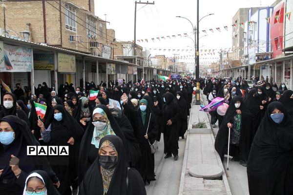 حضور پرشور دانش‌آموزان و فرهنگیان بهبهانی در راهپیمایی یوم الله 22 بهمن ماه