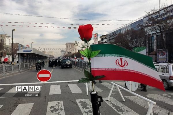 جلوه‌هایی از جشن ۲۲ بهمن در مشهد