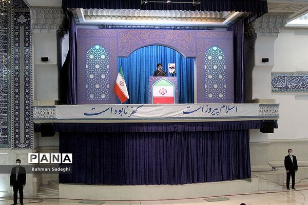 حضور رئیس جمهوری در نماز جمعه ۲۲ بهمن