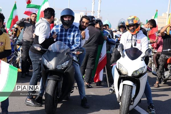 حضور پر شور مردم هرمزگان در راهپیمایی 22 بهمن 1400