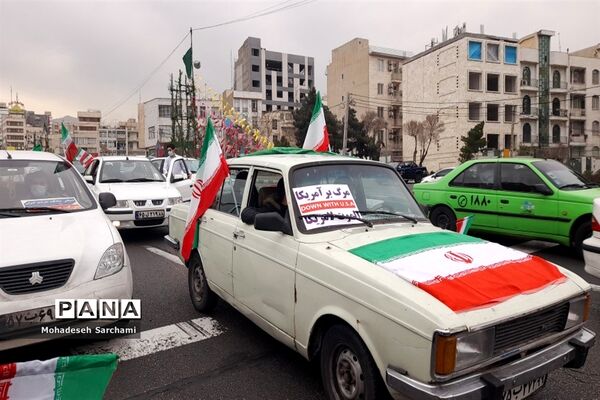 راهپیمایی مردم شهر تهران در مراسم ۲۲ بهمن