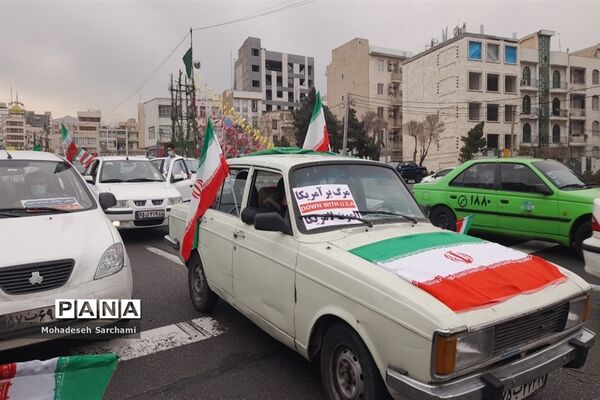راهپیمایی مردم شهر تهران در مراسم ۲۲ بهمن