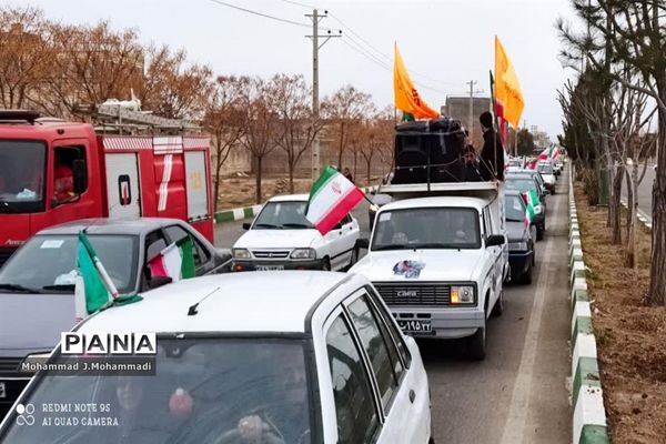 راهپیمایی موتوری و خودرویی در شهر قنوات قم