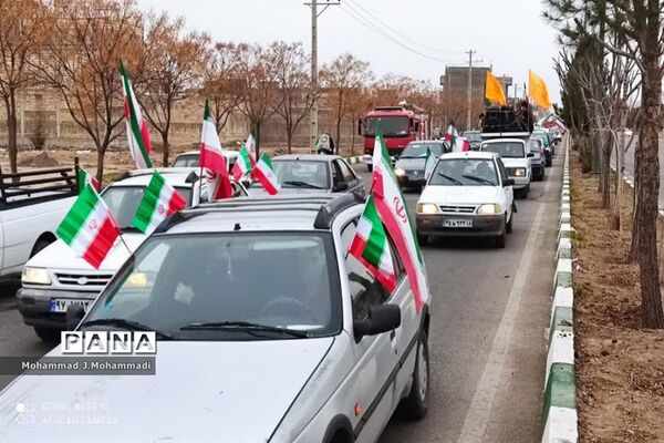 راهپیمایی موتوری و خودرویی در شهر قنوات قم