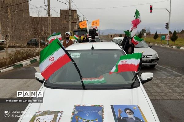 راهپیمایی موتوری و خودرویی در شهر قنوات قم
