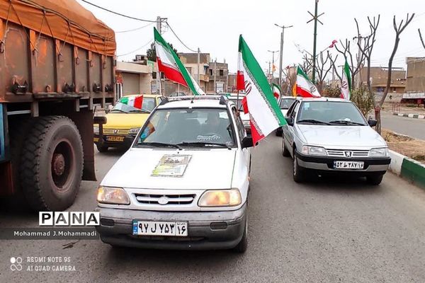 راهپیمایی موتوری و خودرویی در شهر قنوات قم