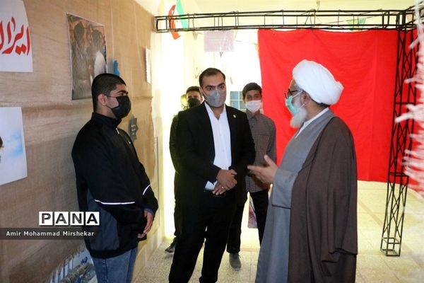 بازدید امام جمعه زابل از نمایشگاه مدرسه انقلاب