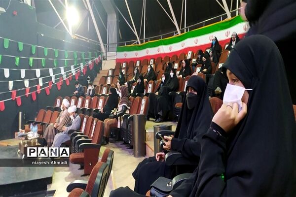 جشن دهه هشتادی‌ها با شعار ایران ما در سالن وحدت مشهد