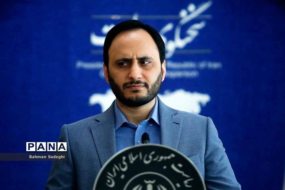 بهادری جهرمی: دولت مکلف به رعایت سقف عیدی کارکنان است