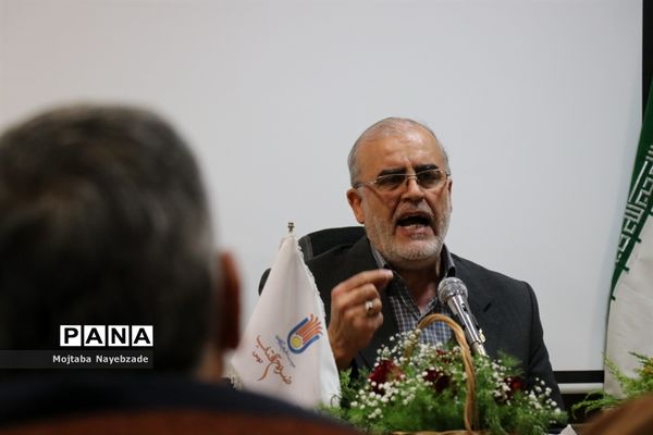 مراسم تکریم معاون پرورشی و فرهنگی و رئیس سازمان دانش‌آموزی خراسان رضوی