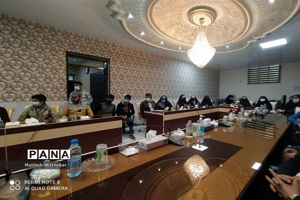 نشست اعضای مجلس دانش‌آموزی زابل با مسئولان شورای شهر و شهرداری