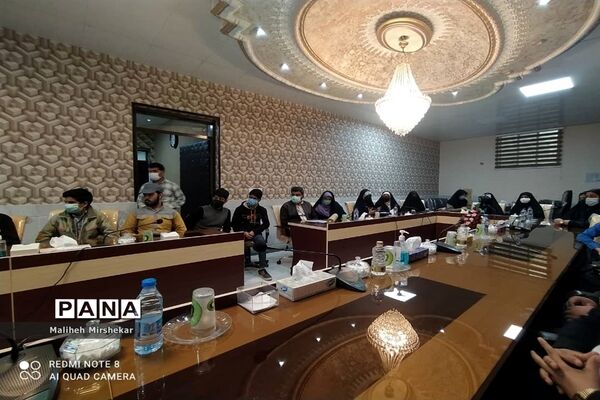 نشست اعضای مجلس دانش‌آموزی زابل با مسئولان شورای شهر و شهرداری