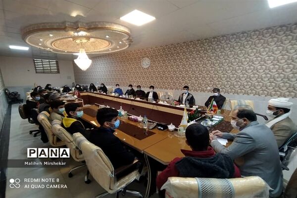 نشست اعضای مجلس دانش‌آموزی زابل با مسئولان شورای شهر و شهرداری